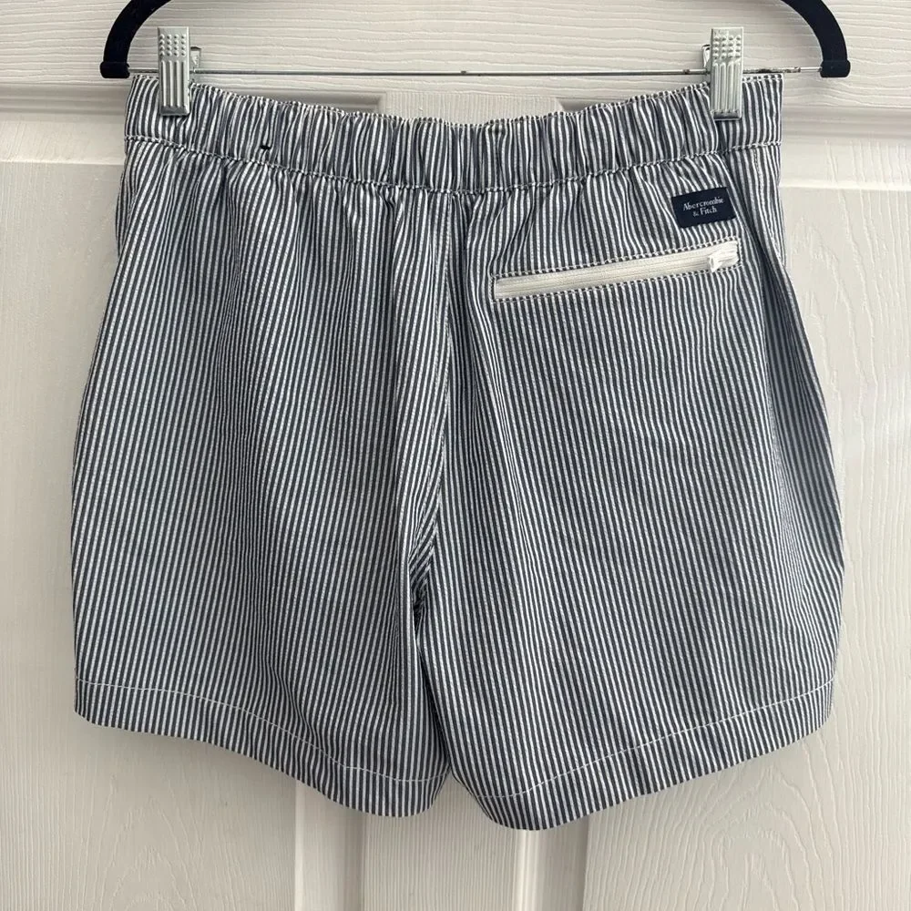 Abercrombie & fitch women’s stripped lined white and blue shorts size XS